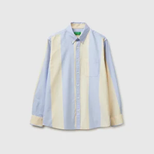 Camisa às riscas amarelo e azul-claro