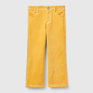 Calças em veludo flare fit