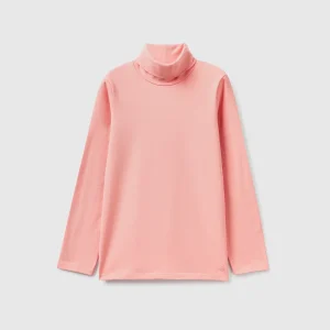 T-shirt stretch com gola alta