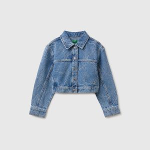 Blusão crop de jeans bordado