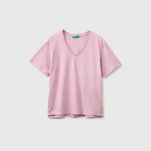 T-shirt decote em V em algodão leve