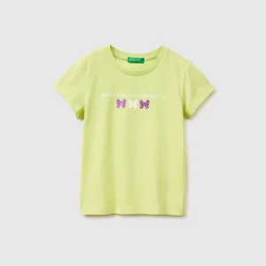 T-shirt com estampa glitter