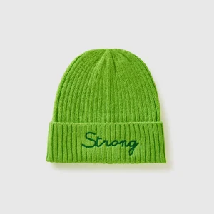 Gorro fluorescente com bordado