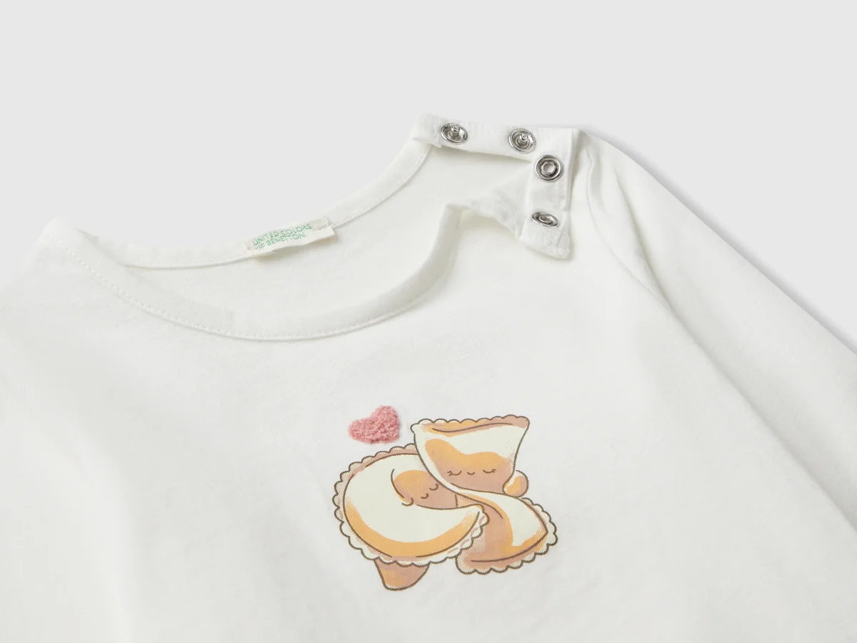 T-shirt com estampa e patch - Image 4