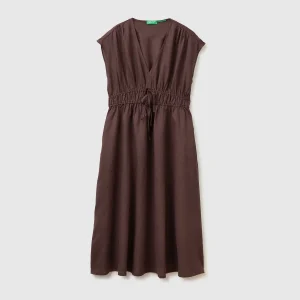 Vestido evasé em linho puro