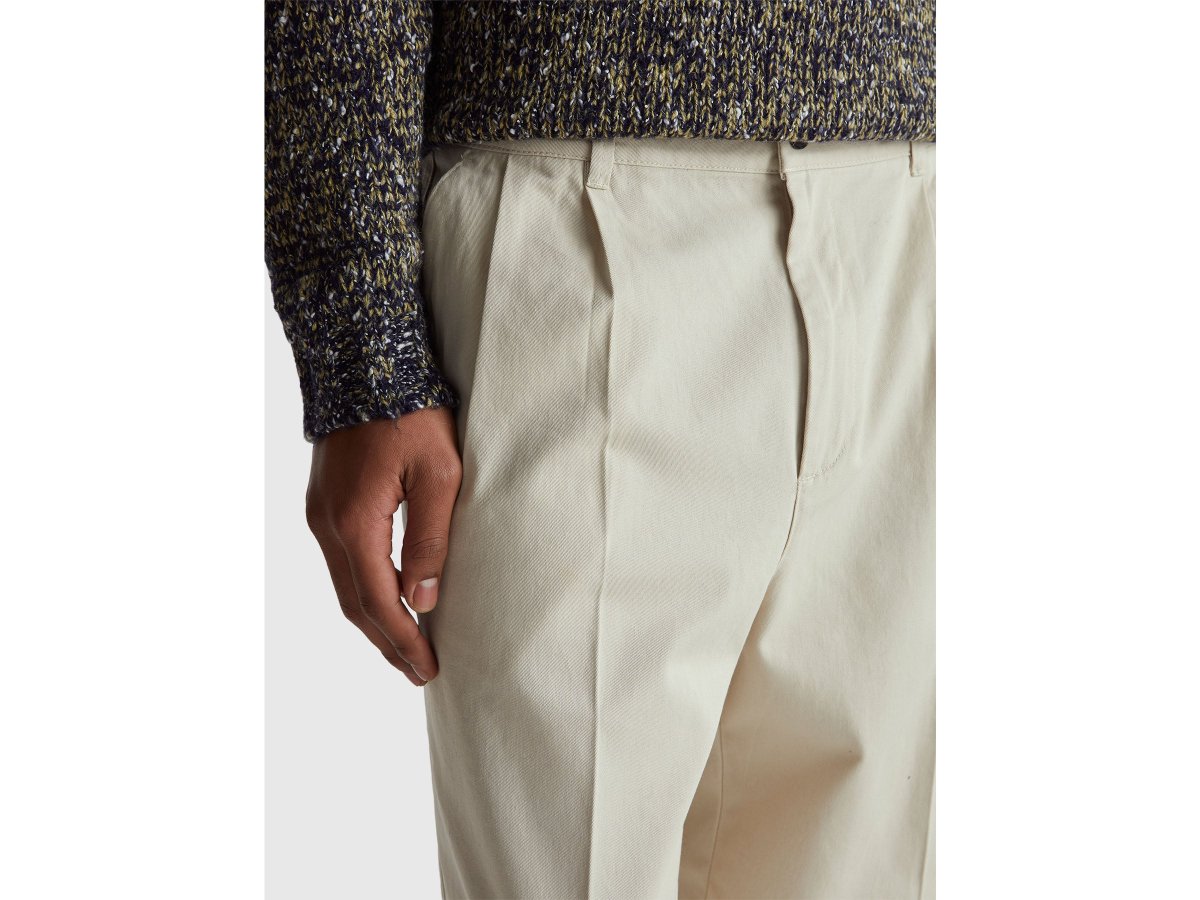Chinos com pregas - Image 5