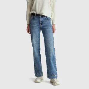 Jeans flare em algodão reciclado