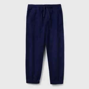 Joggers em algodão stretch com cordão de ajuste