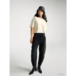 T-shirt boxy fit com aplicação