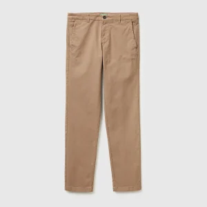 Chinos slim fit em algodão
