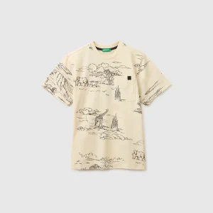 T-shirt estampada com bolso pequeno