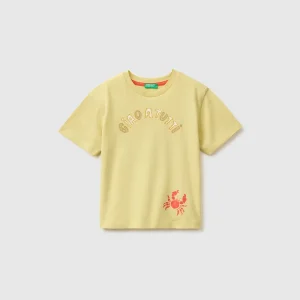 T-shirt over fit com estampa e bordado