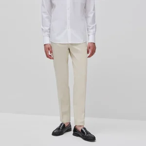 Chinos slim fit em algodão leve