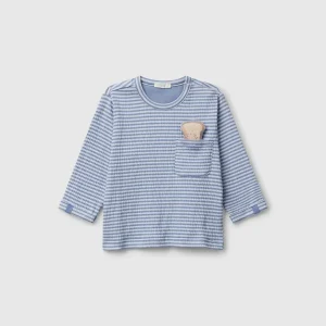 T-shirt com bolso pequeno e patch