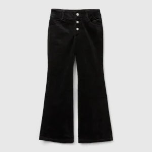 Calças em veludo flare fit