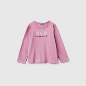 T-shirt com estampa e lantejoulas