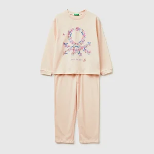 Pijama confortável com estampa logótipo