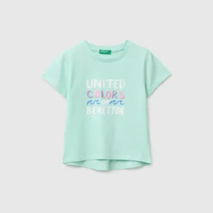 T-shirt com estampa e bordado