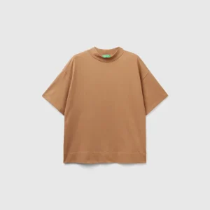T-shirt com gola tira