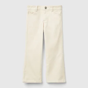 Calças em veludo flare fit