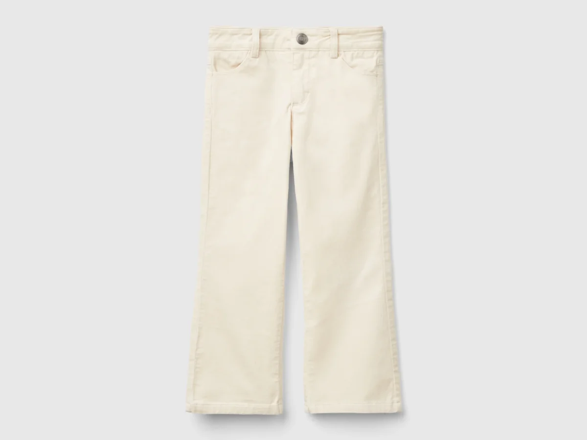 Calças em veludo flare fit
